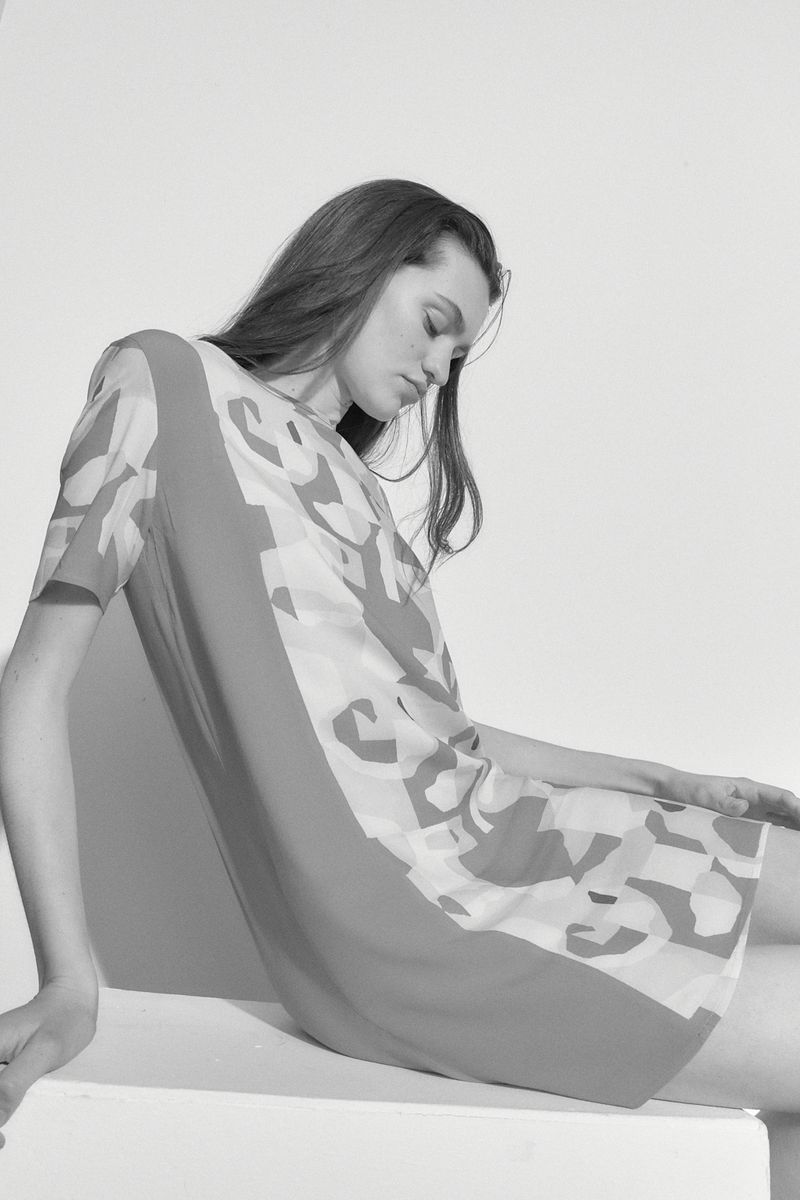 VESTIDO BOXY ABSTRACT LAYERS