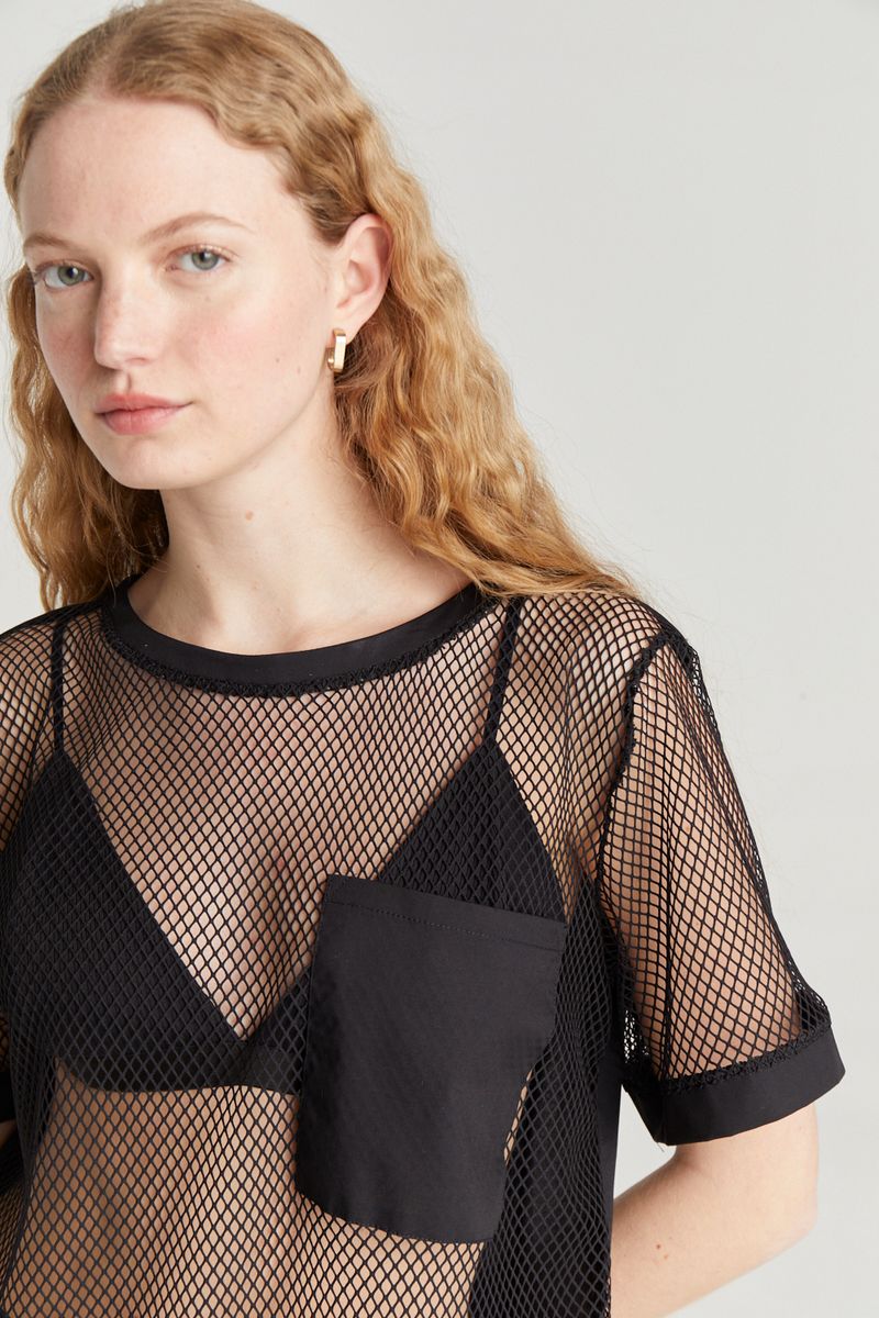 REMERA OVER MESH