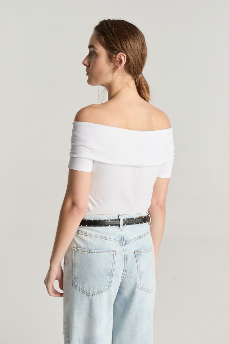 REMERA OFF SHOULDERS MERY