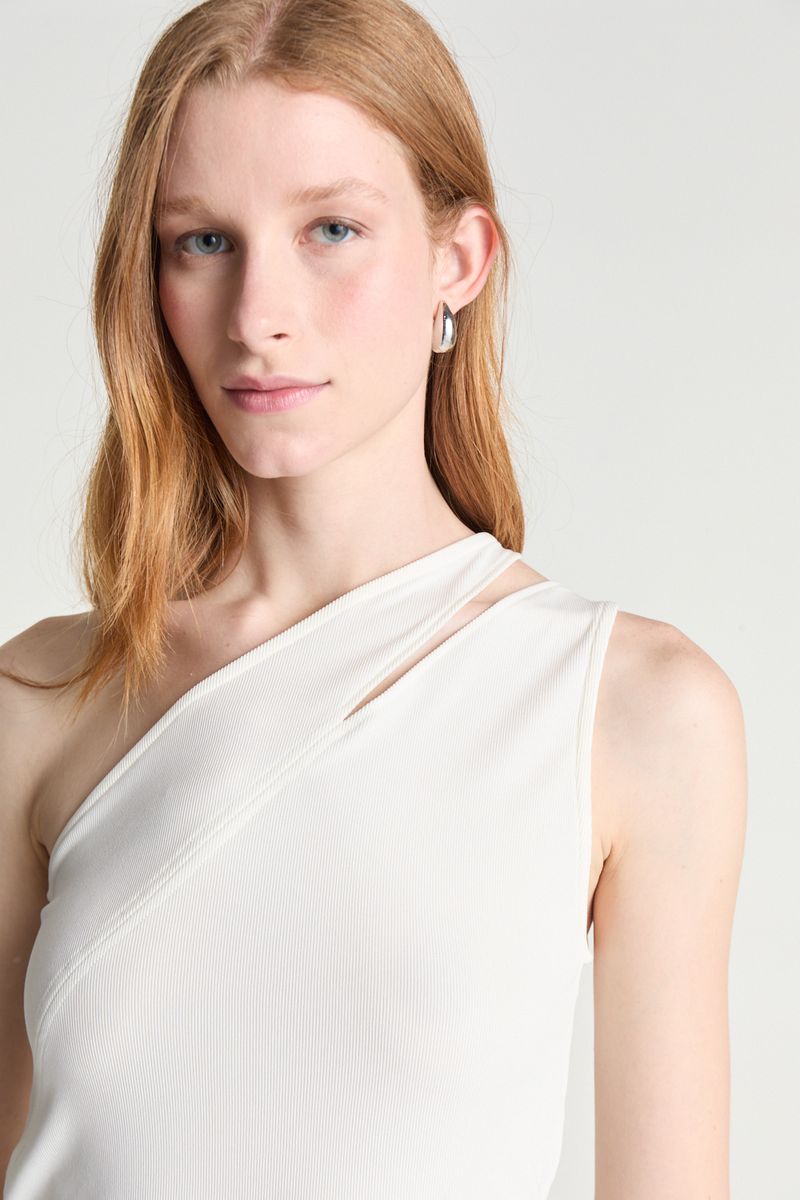 REMERA SHOULDER ANYA