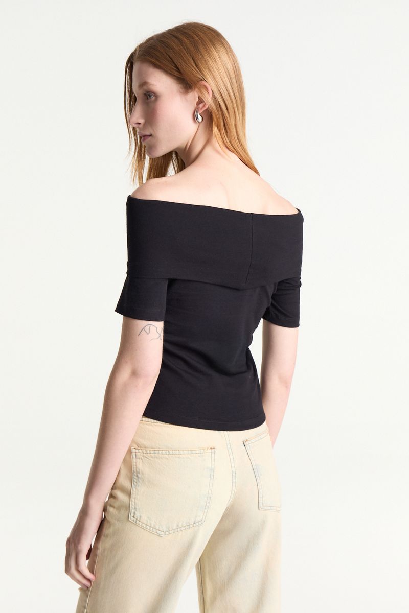 REMERA OFF SHOULDERS MERY