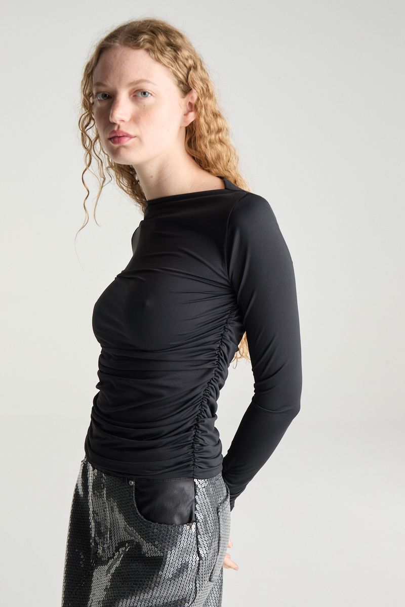 REMERA STRAIGHT NECK RUCHED