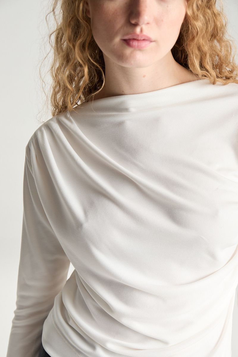 REMERA LONG RIBBED BOBBIE