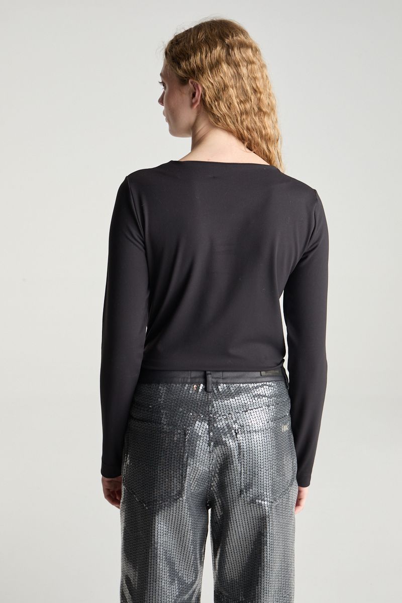 REMERA IRREGULAR NECK JUNE