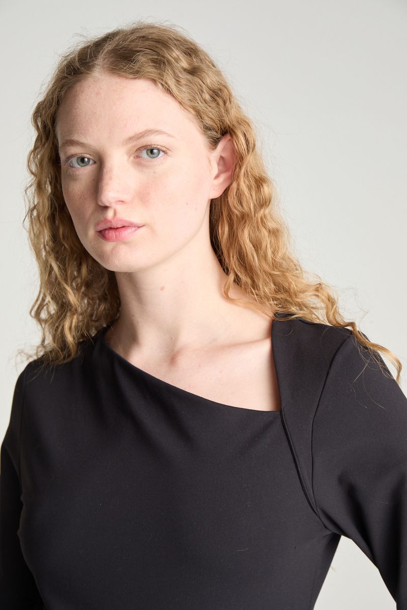REMERA IRREGULAR NECK JUNE