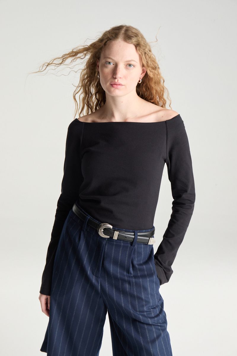 REMERA OFF SHOULDER ANNA