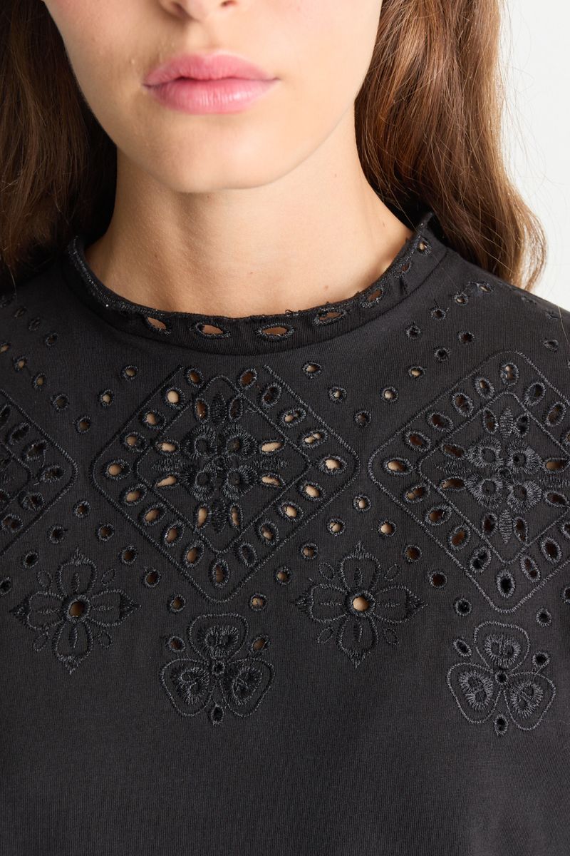 REMERA EMBROIDERY LIBIA