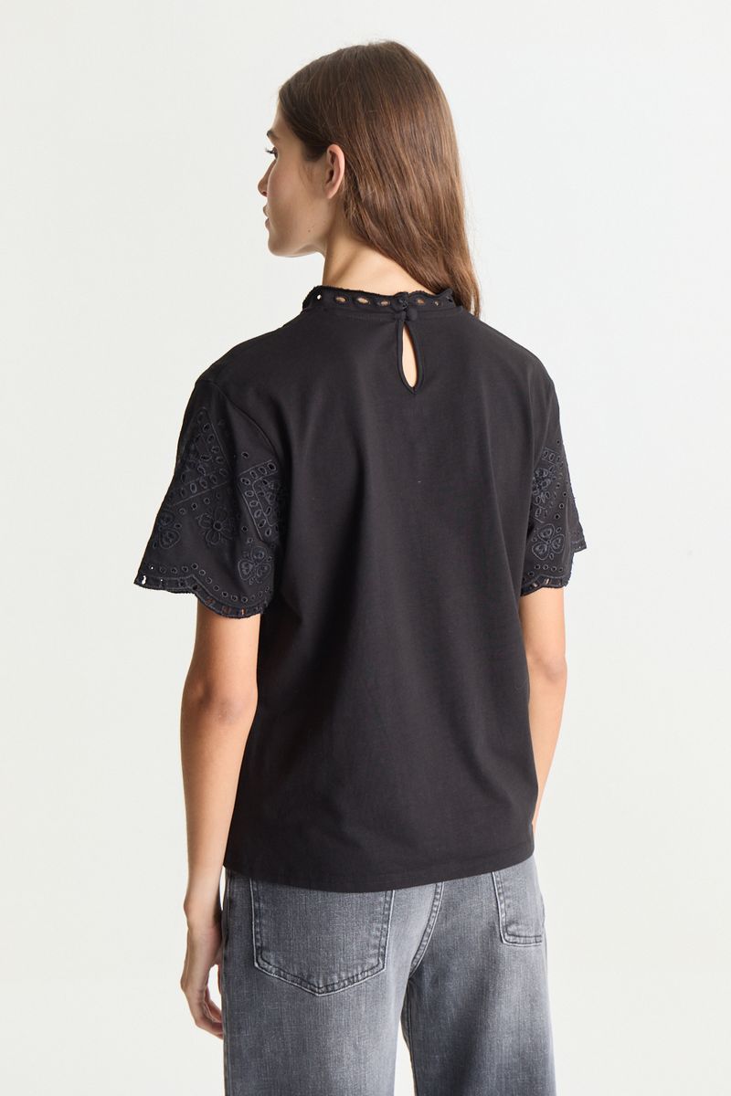 REMERA EMBROIDERY LIBIA