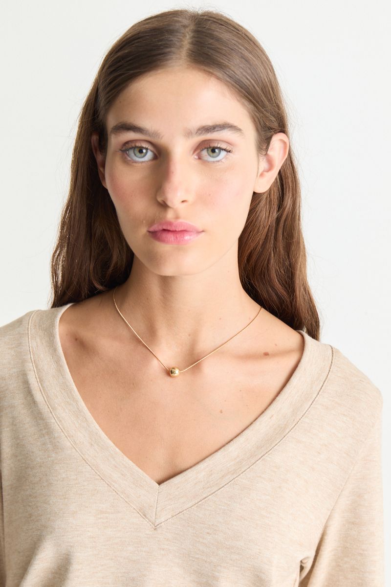 REMERA V NECK NIKKIE