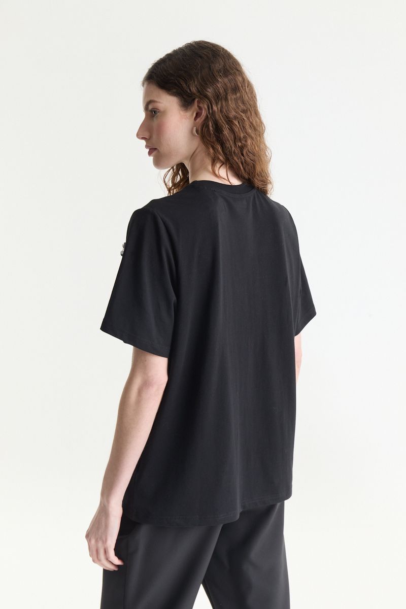 REMERA EMBELLISH LEAVES