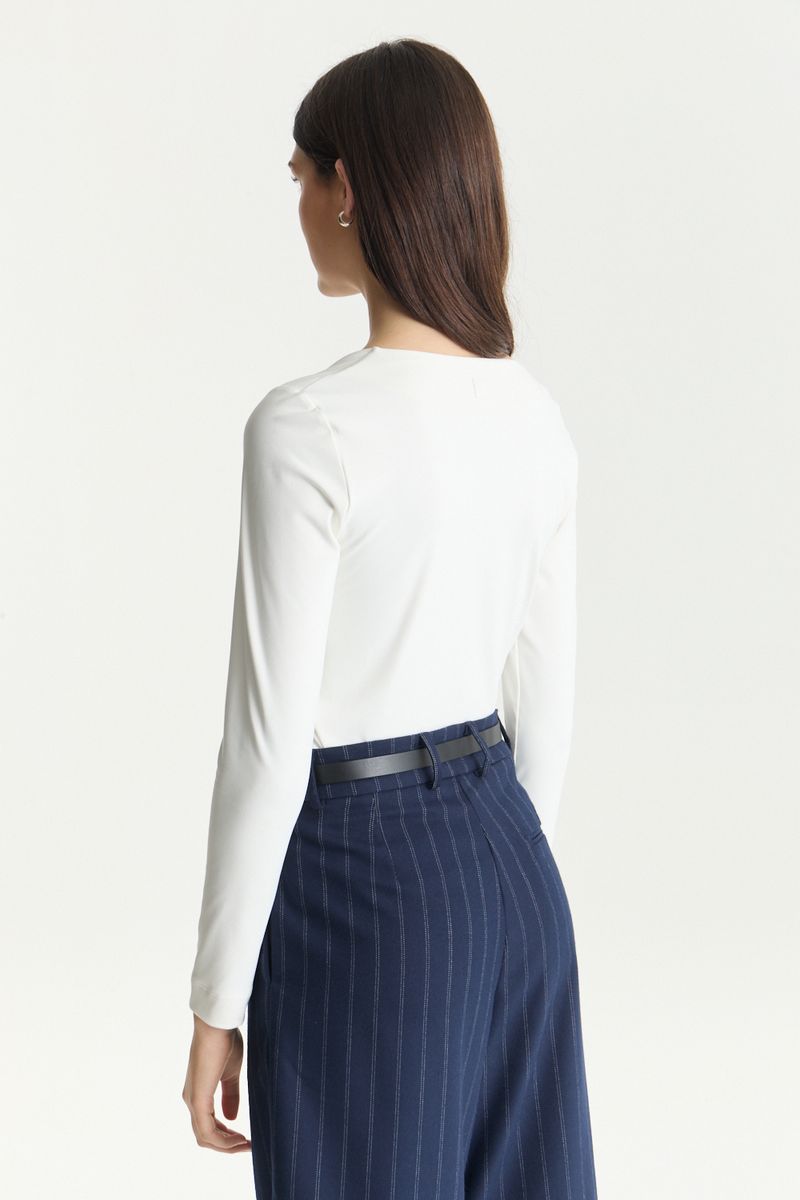 REMERA IRREGULAR NECK JUNE