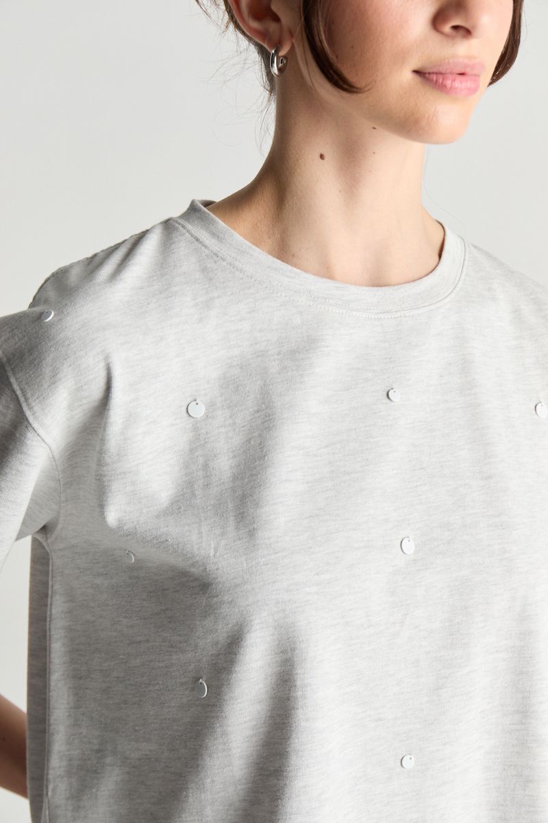 REMERA EMBELLISH WASHED DOTS