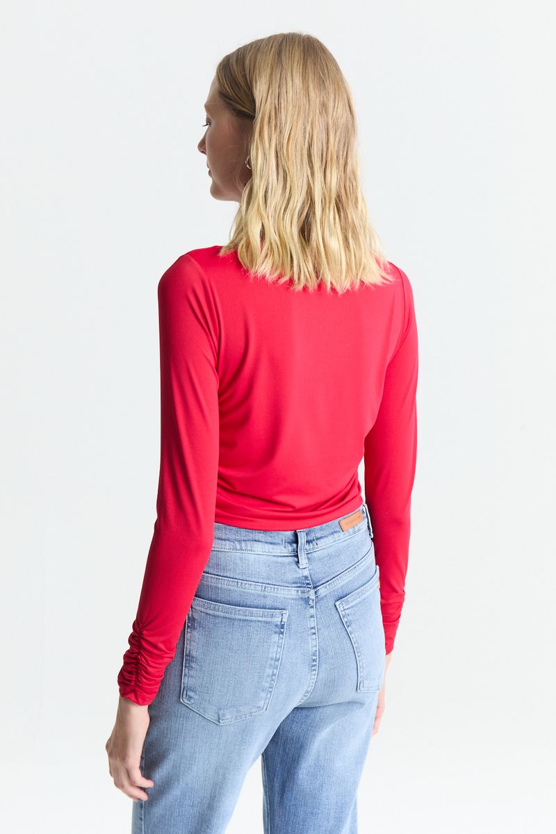 REMERA STRAIGHT NECK RUCHED