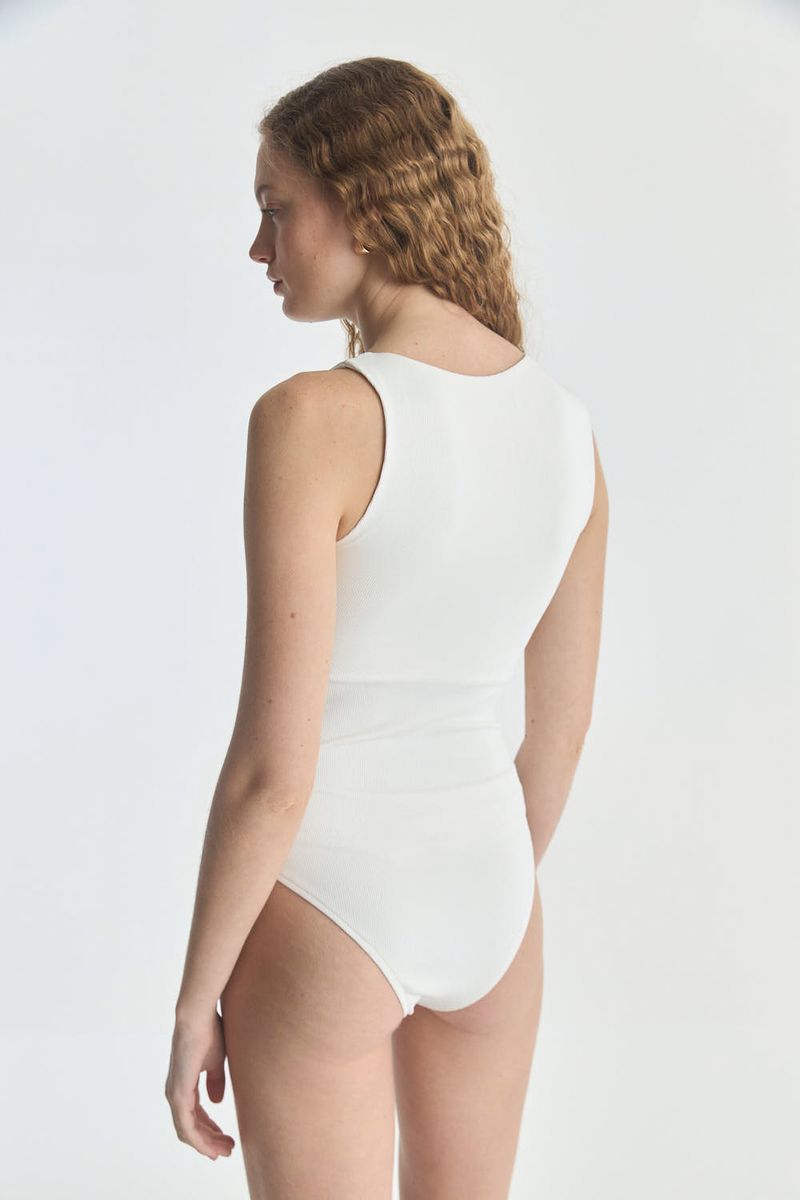BODY RIBBED TWIST CYRUS
