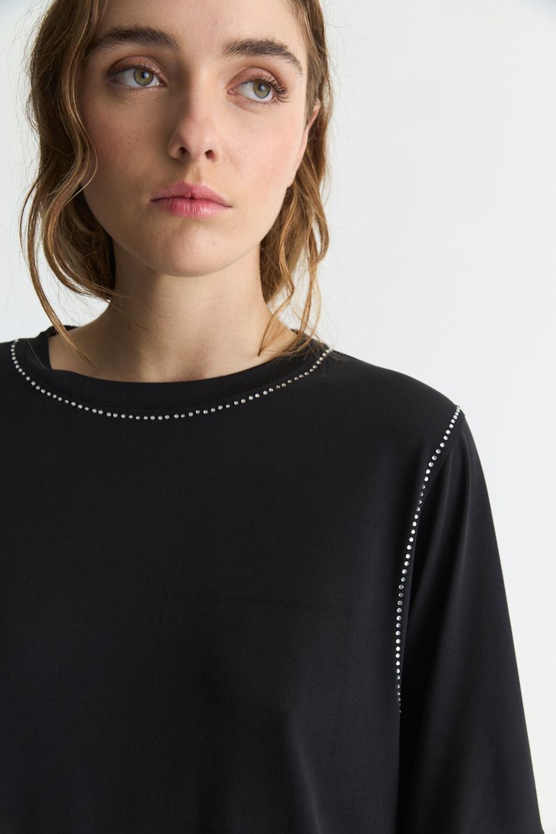 REMERA EMBELLISH AVA