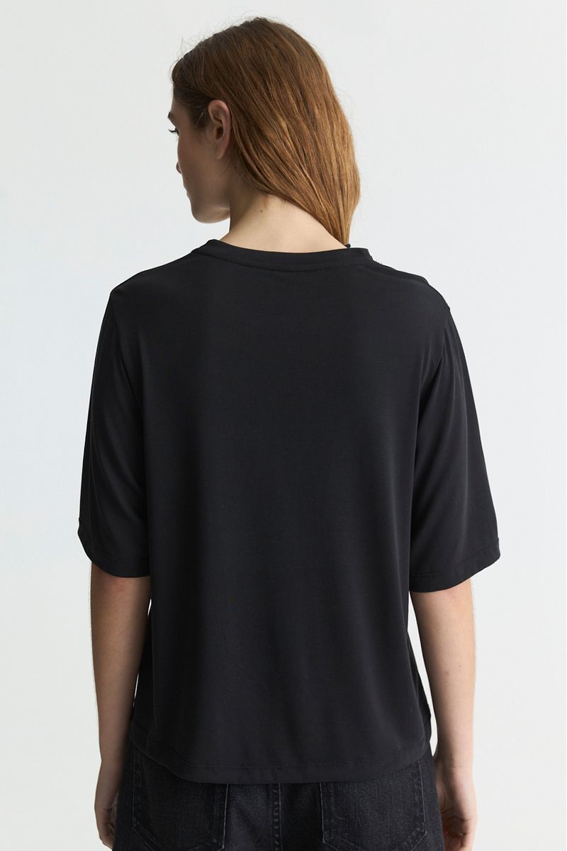 REMERA EMBELLISH AVA