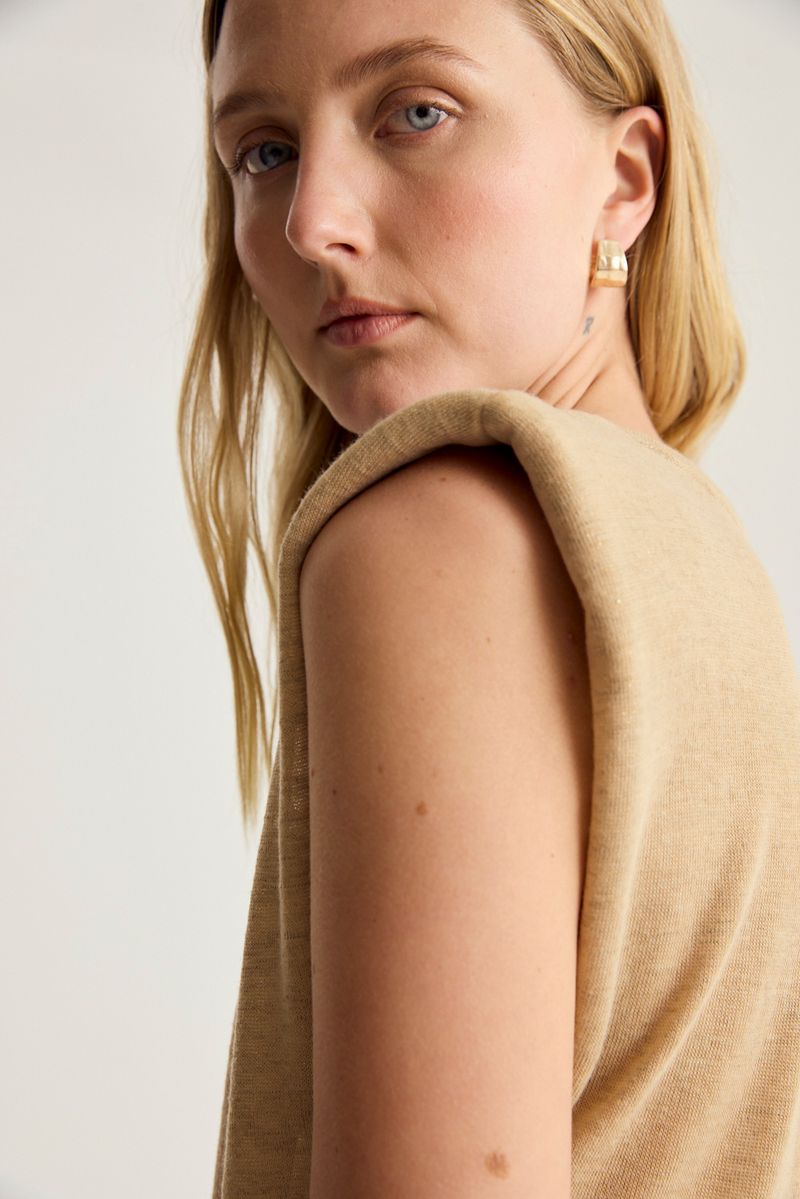 REMERA SHOULDER LIPA
