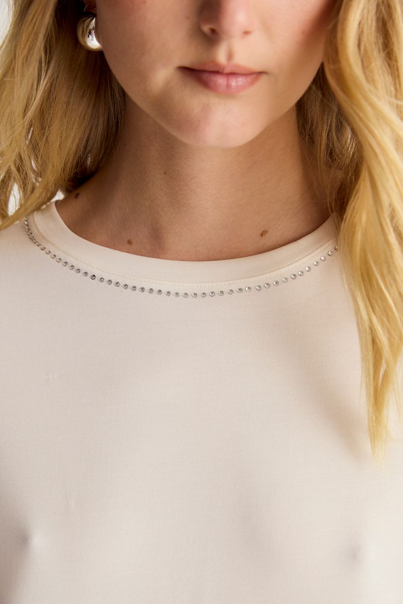 REMERA EMBELLISH AVA