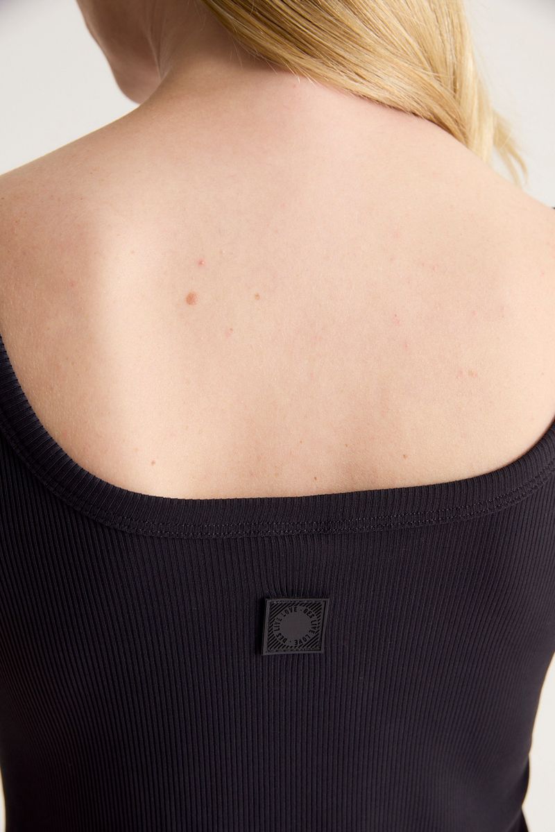 MUSCULOSA FITTED NEW