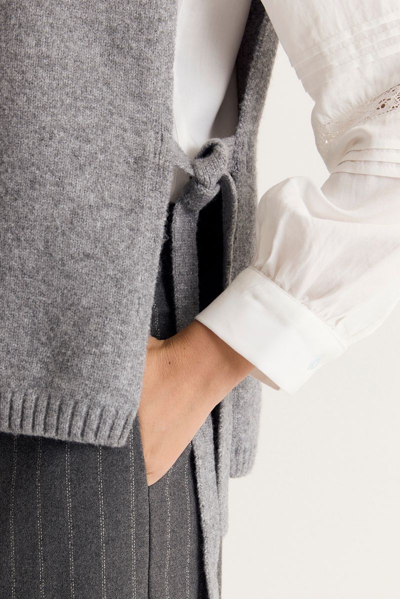 CHALECO V NECK SLIT