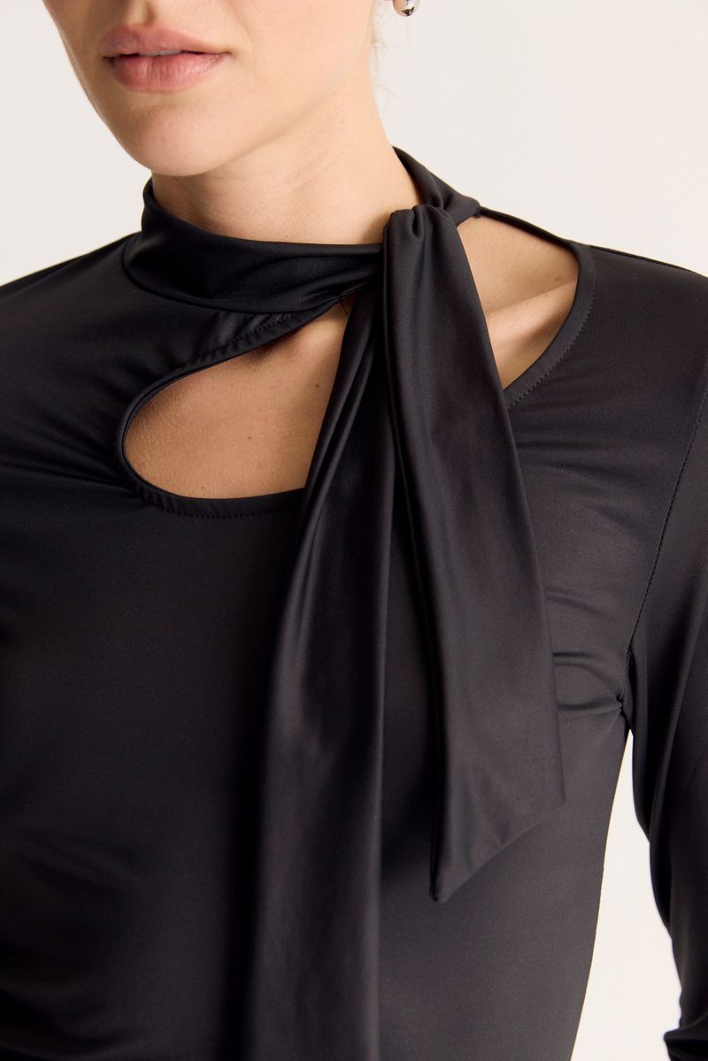REMERA BOW NECK TAYLOR