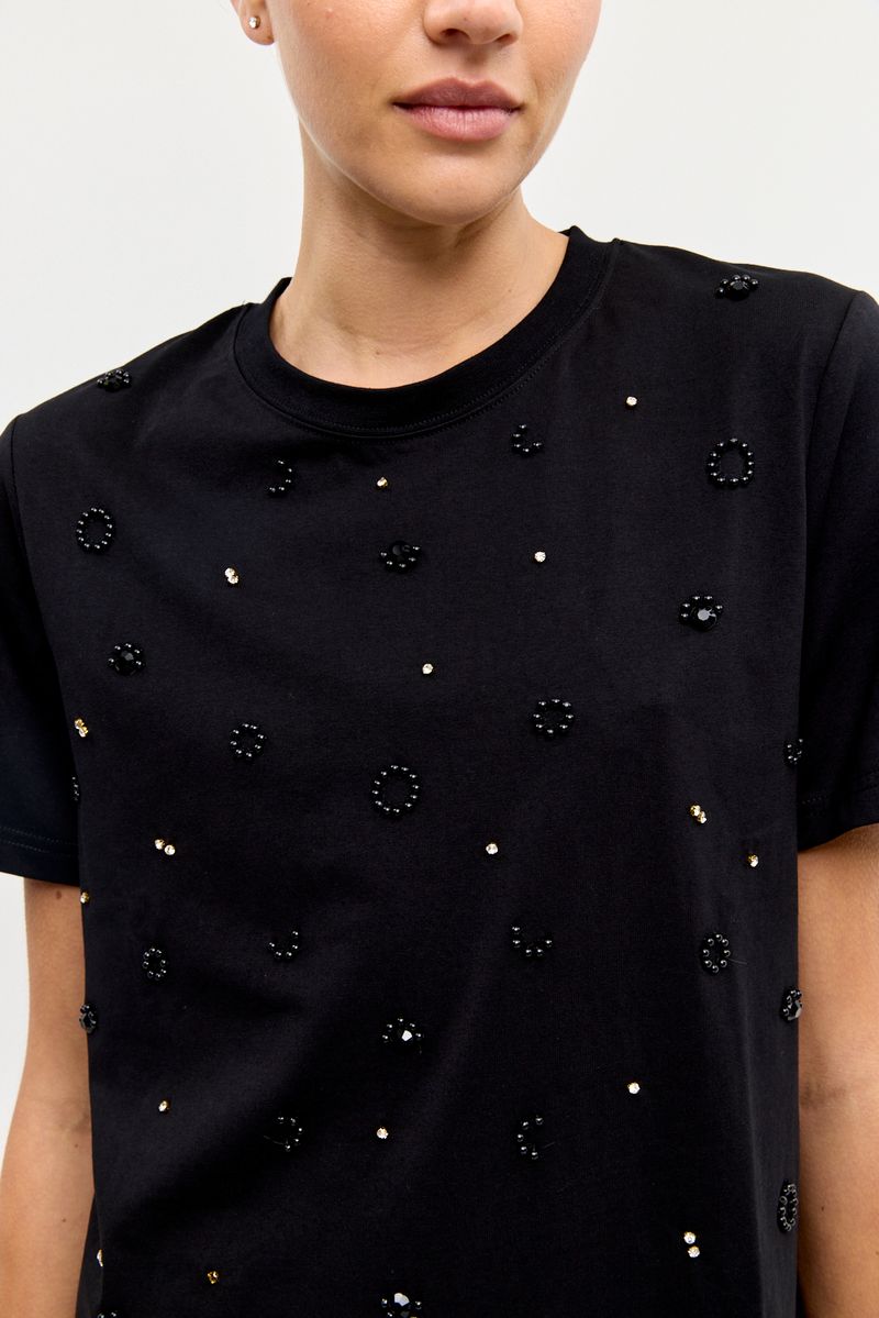 REMERA EMBELLISH PEARLS
