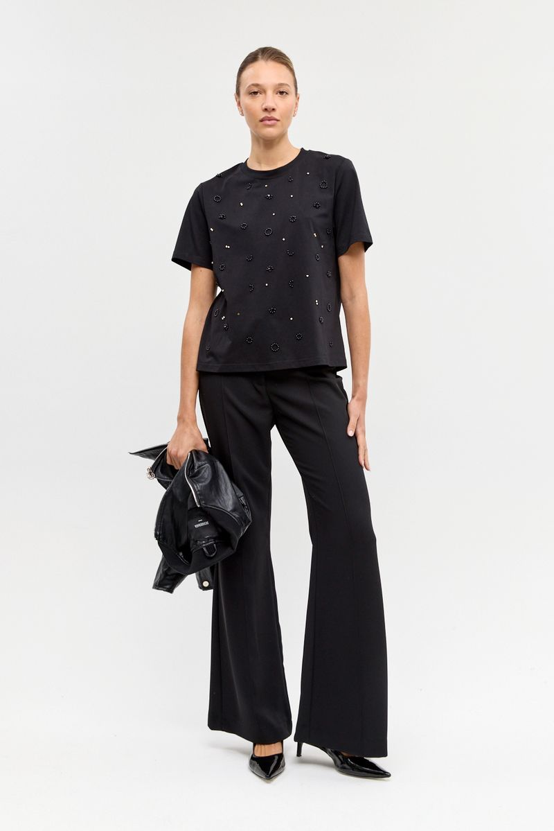 REMERA EMBELLISH PEARLS