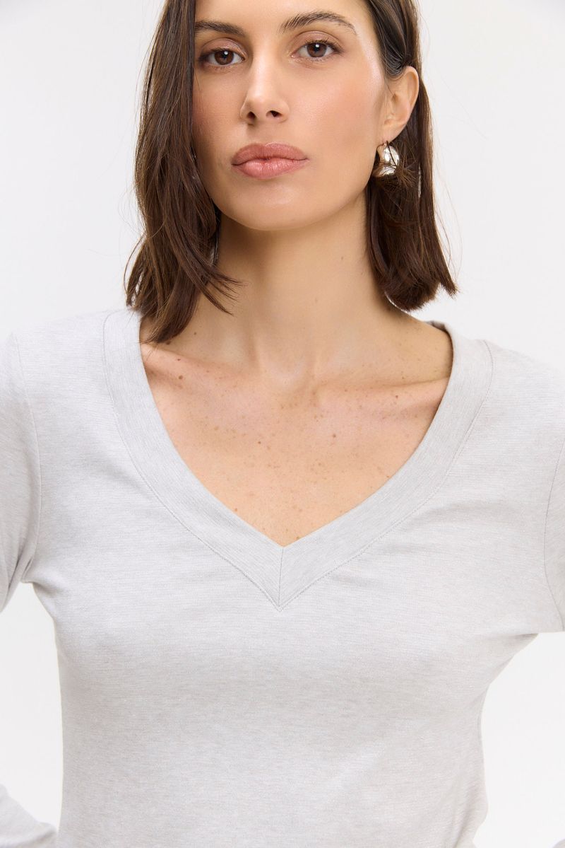 REMERA V NECK NIKKI