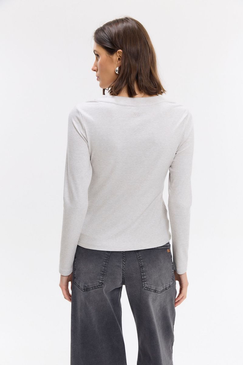 REMERA V NECK NIKKI