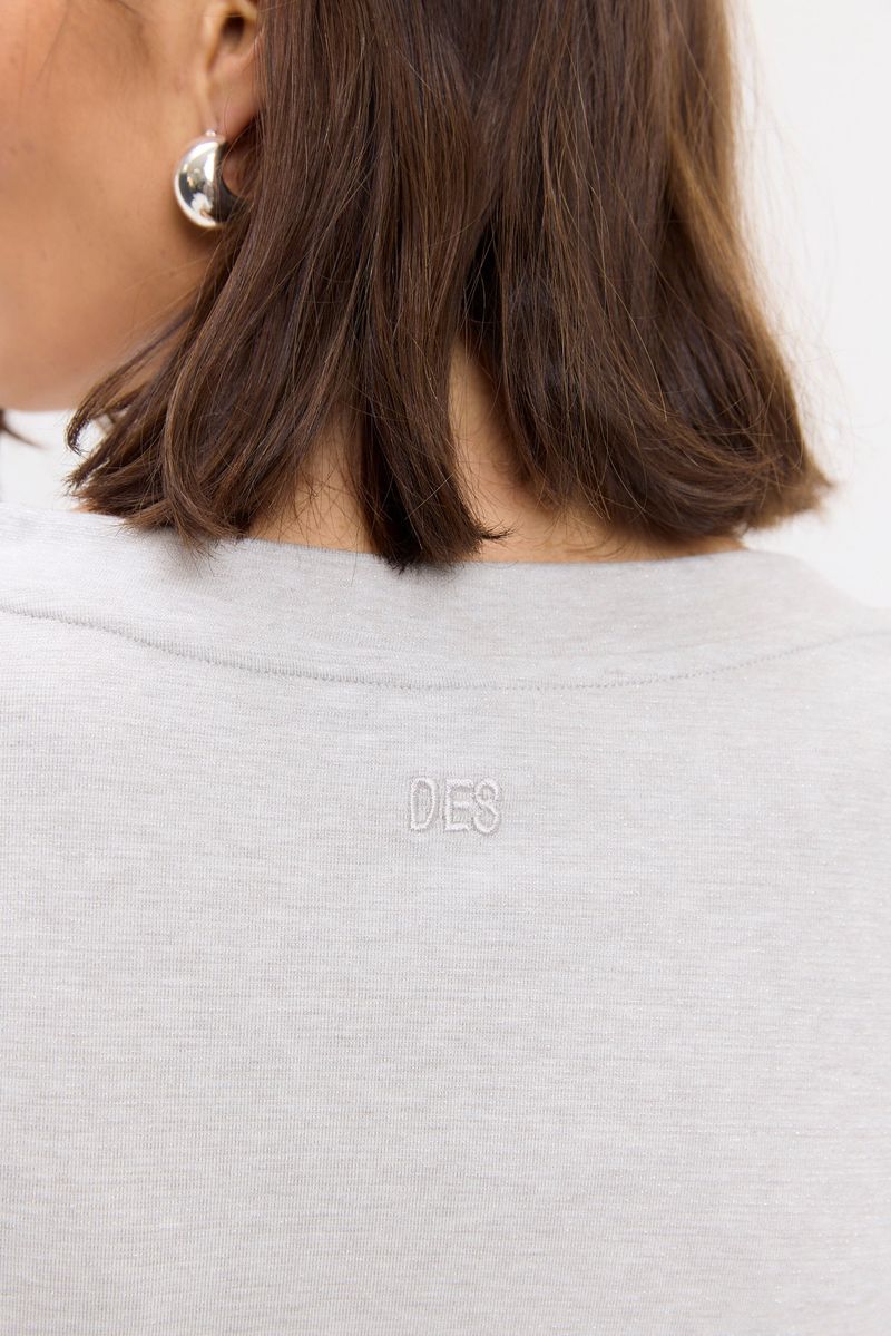 REMERA V NECK NIKKI